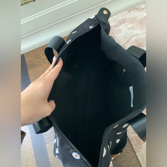 ALICE + OLIVIA Daisy Floral Black Over Night Travel Duffle Bag Brand NEW Women - Picture 4 of 15